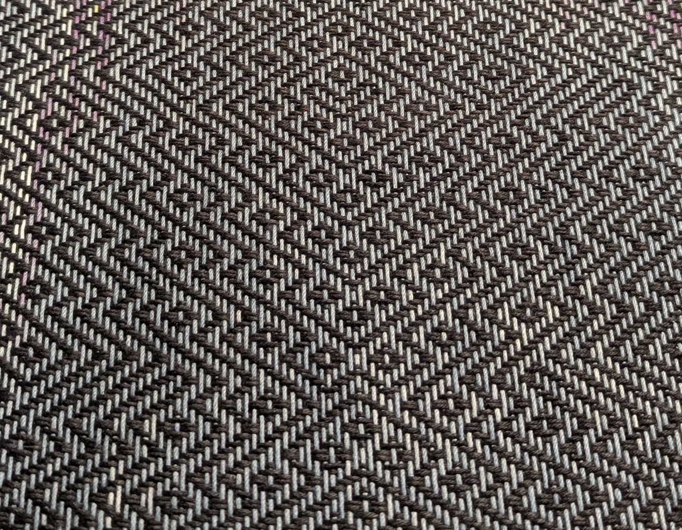 weird wiggly diamond twill